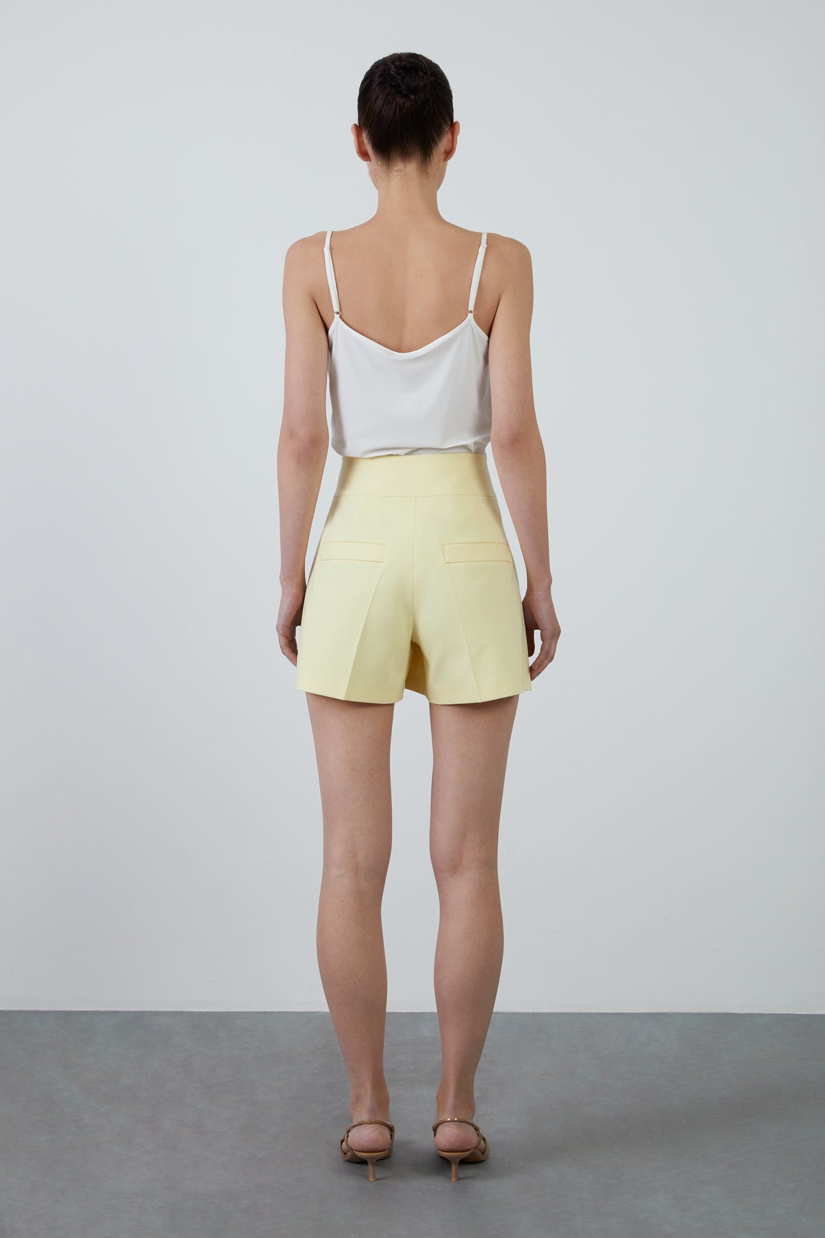 Belde Origami Detaylı İşlemeli Pilili Şort