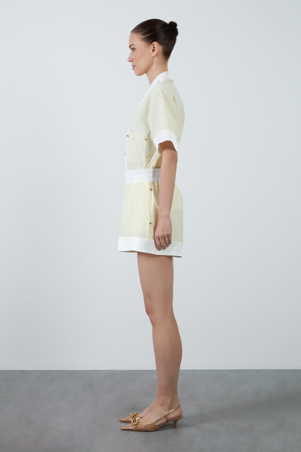 Cep Kenarları Boncuk İşlemeli Beli Lastikli Şort