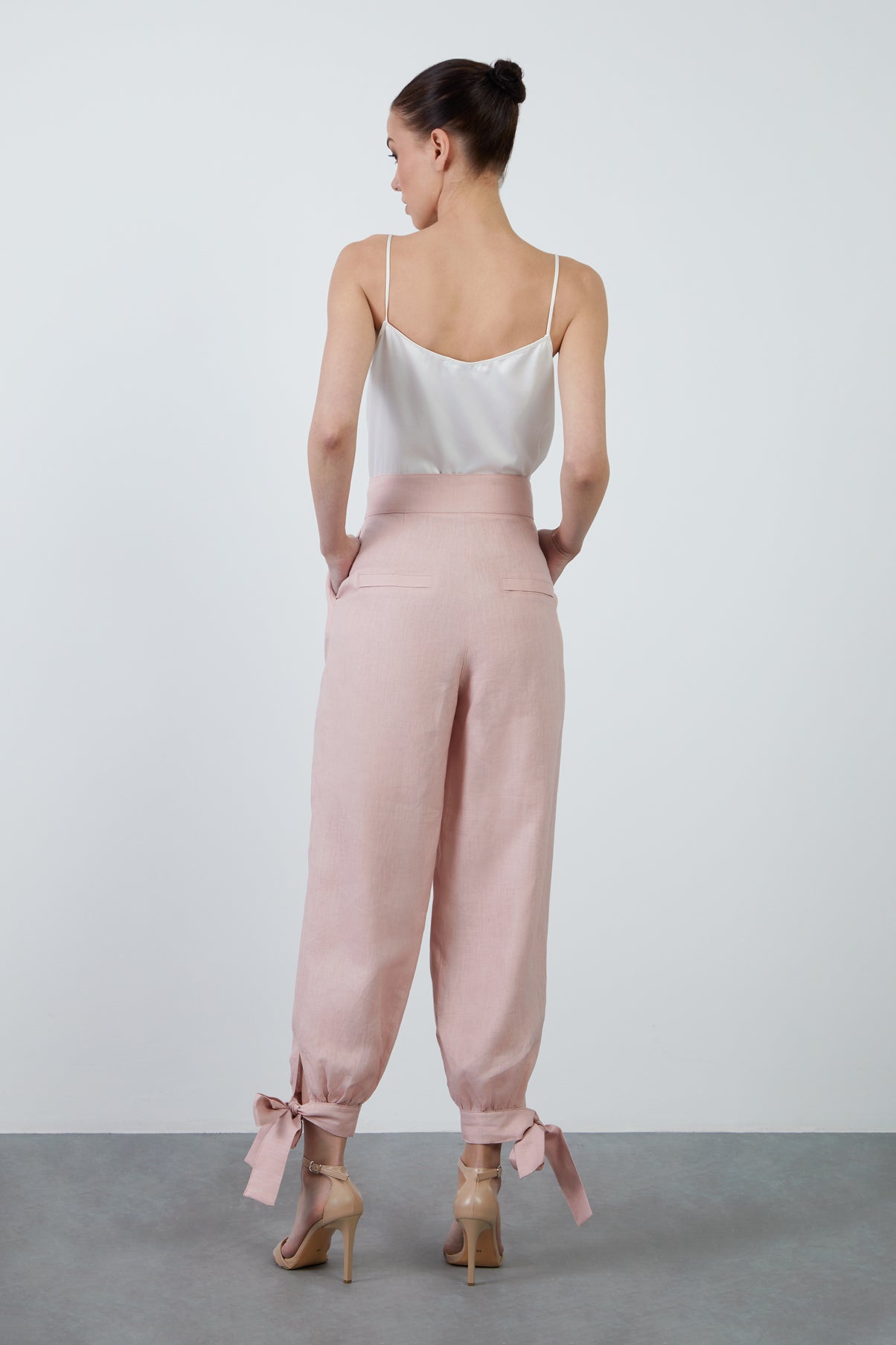 Bilekten Bağlama Detaylı Pantolon