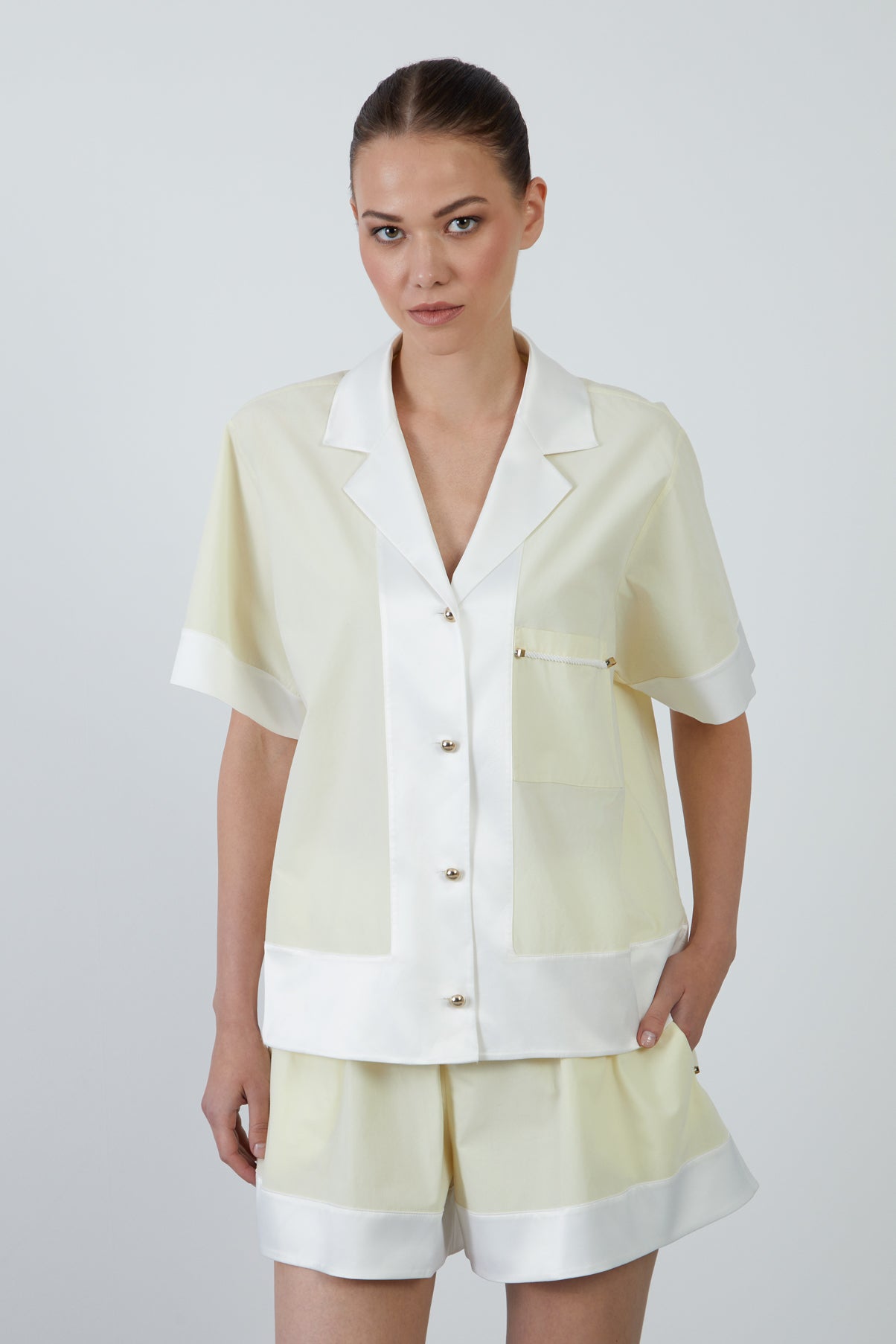 Cep Üstü Boncuk Detaylı Düğmeli Gömlek