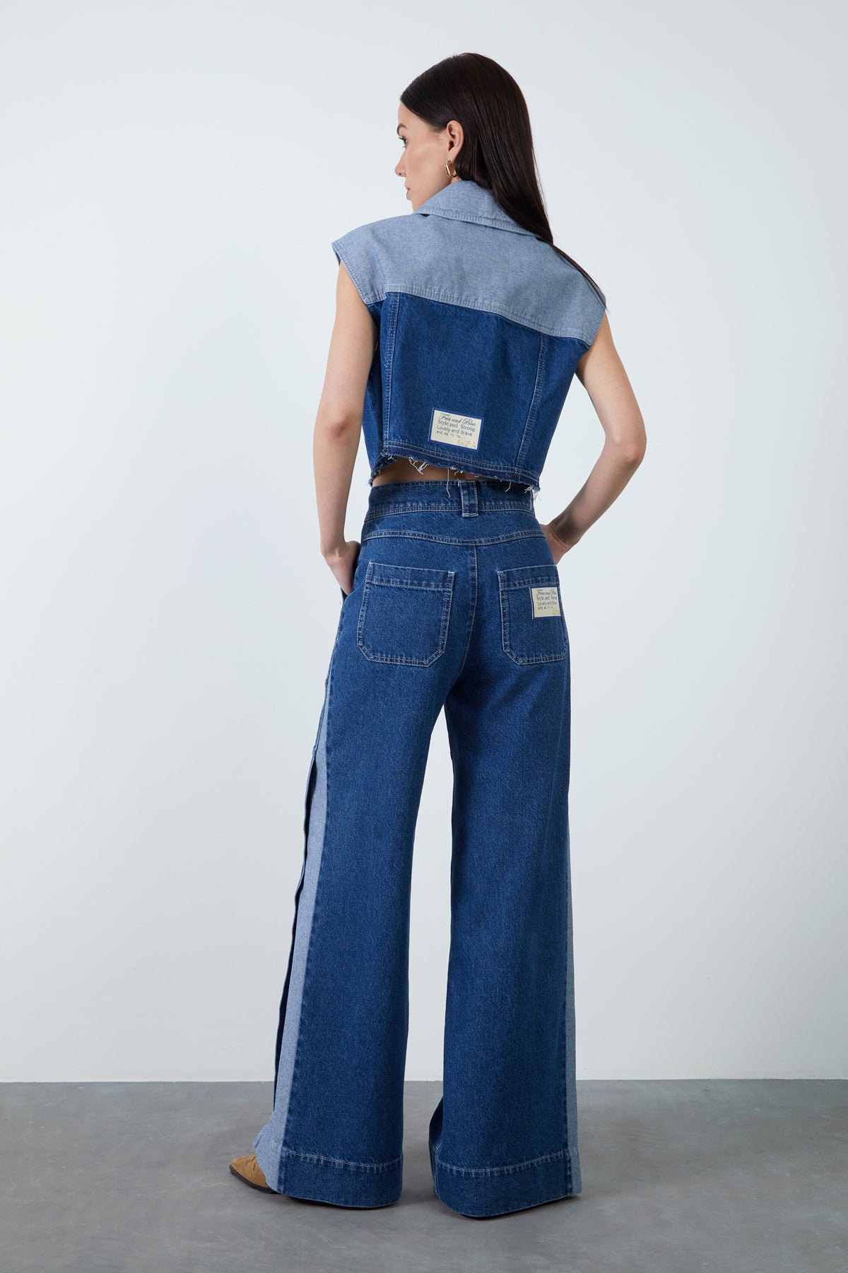 Etiket Detaylı Parçalı Jean Pantolon