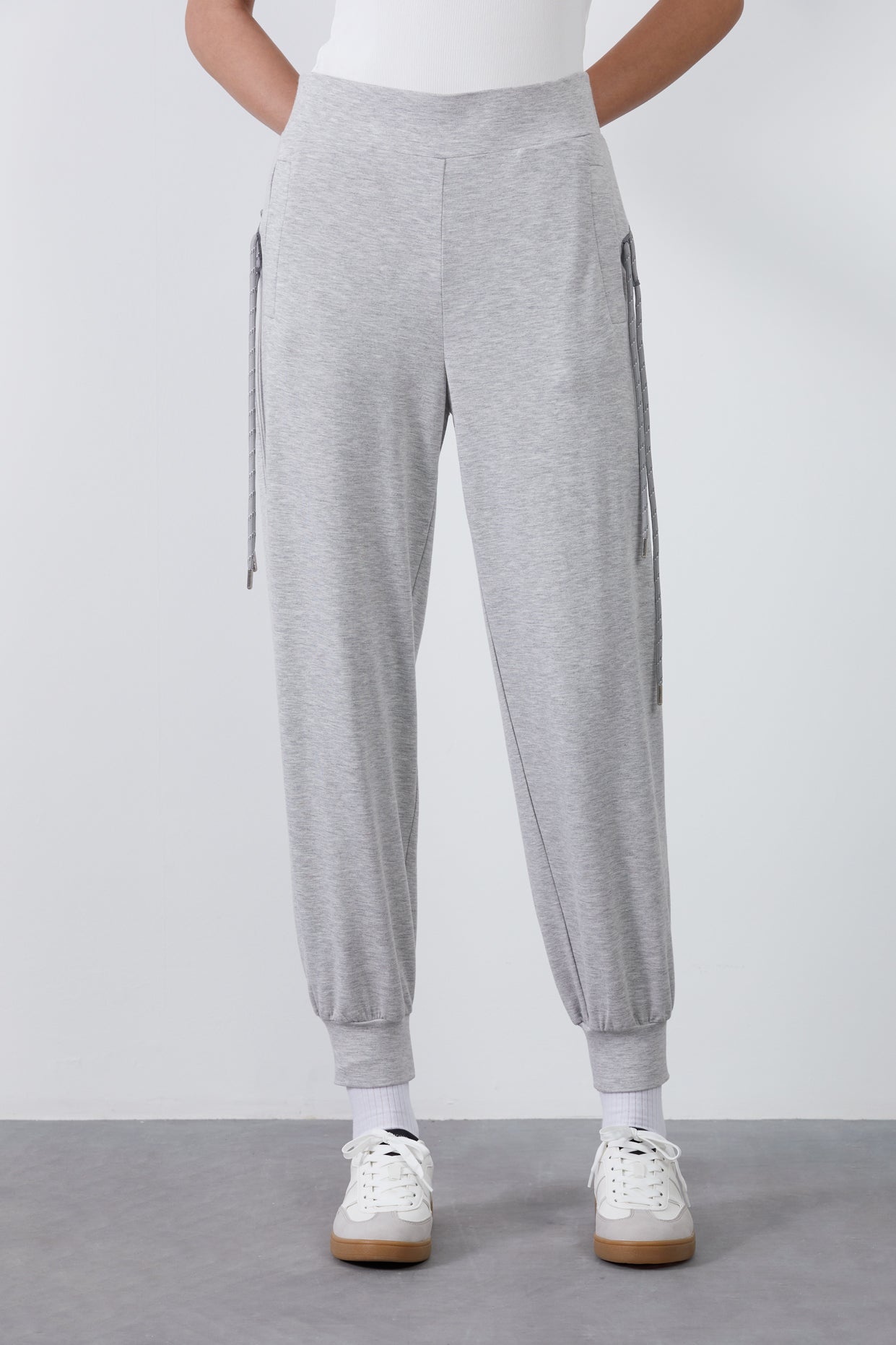 Arkası Kordon Detaylı Beli Lastikli Eşofman Altı