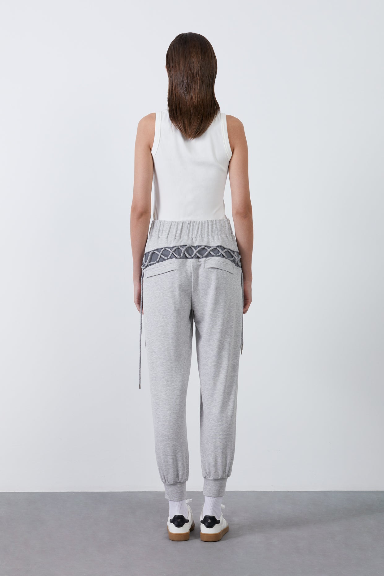 Arkası Kordon Detaylı Beli Lastikli Eşofman Altı