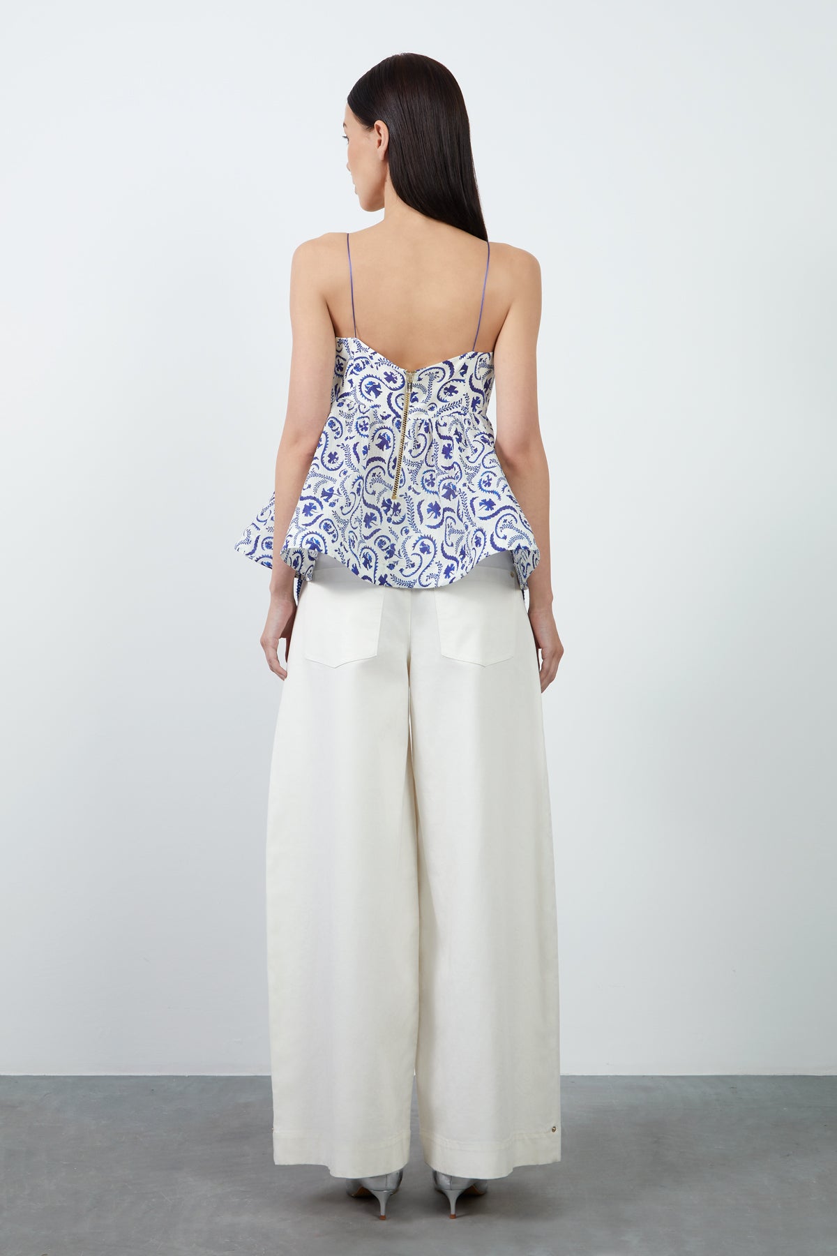 Omuzdan İp Askı Detaylı Desenli Straplez Bluz