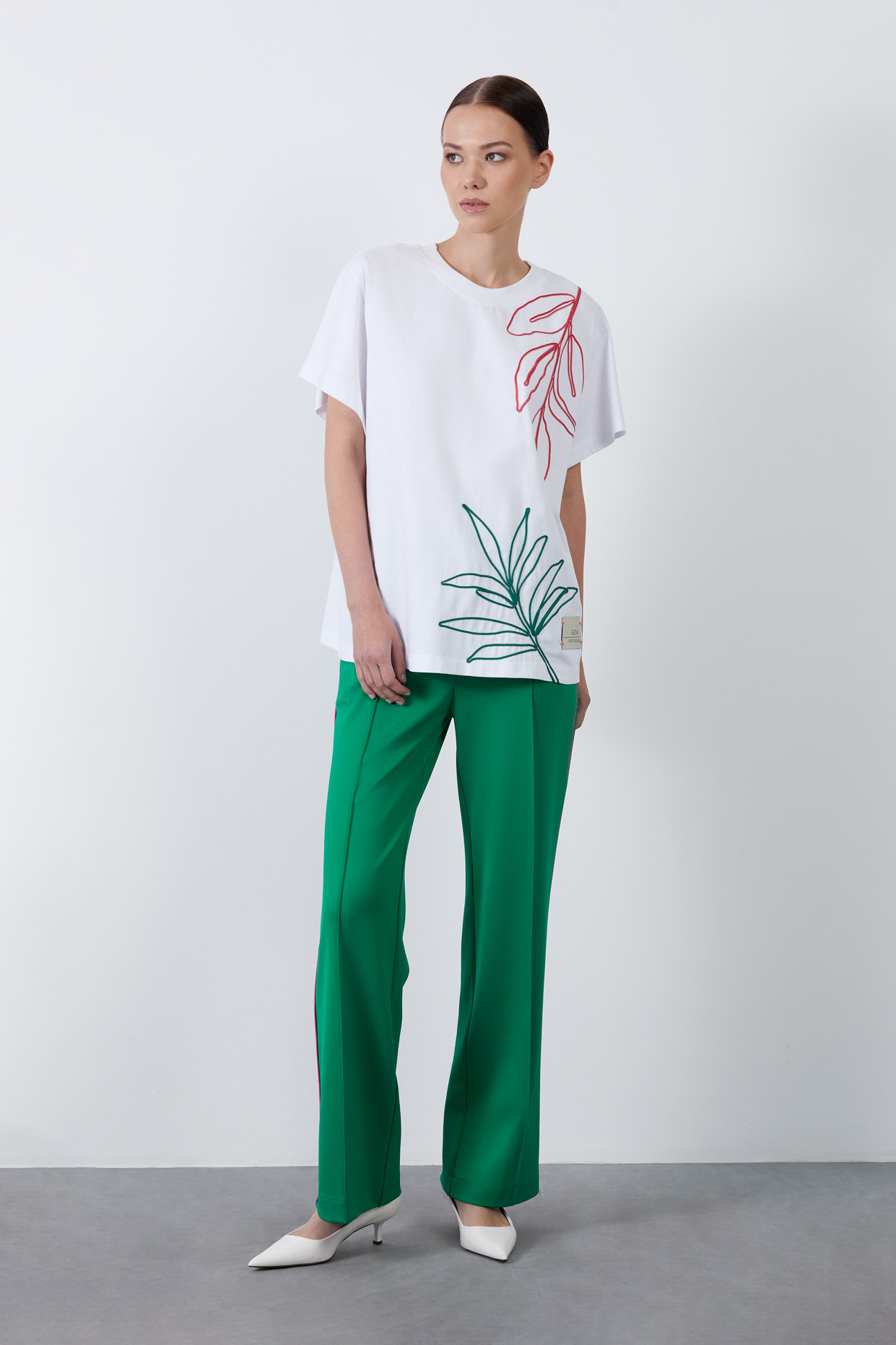 Nakış Detaylı Bisiklet Yaka T-shirt