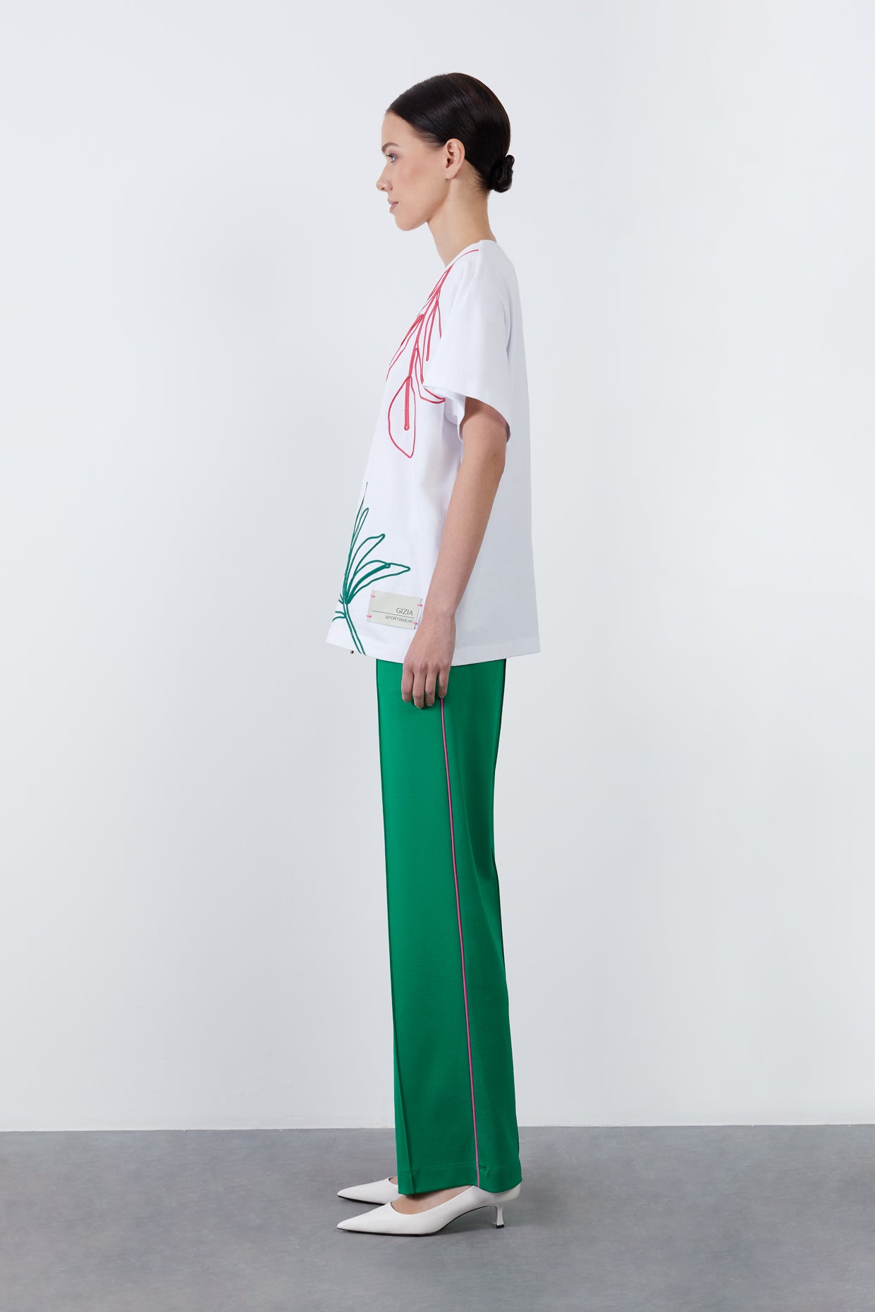 Nakış Detaylı Bisiklet Yaka Tişört