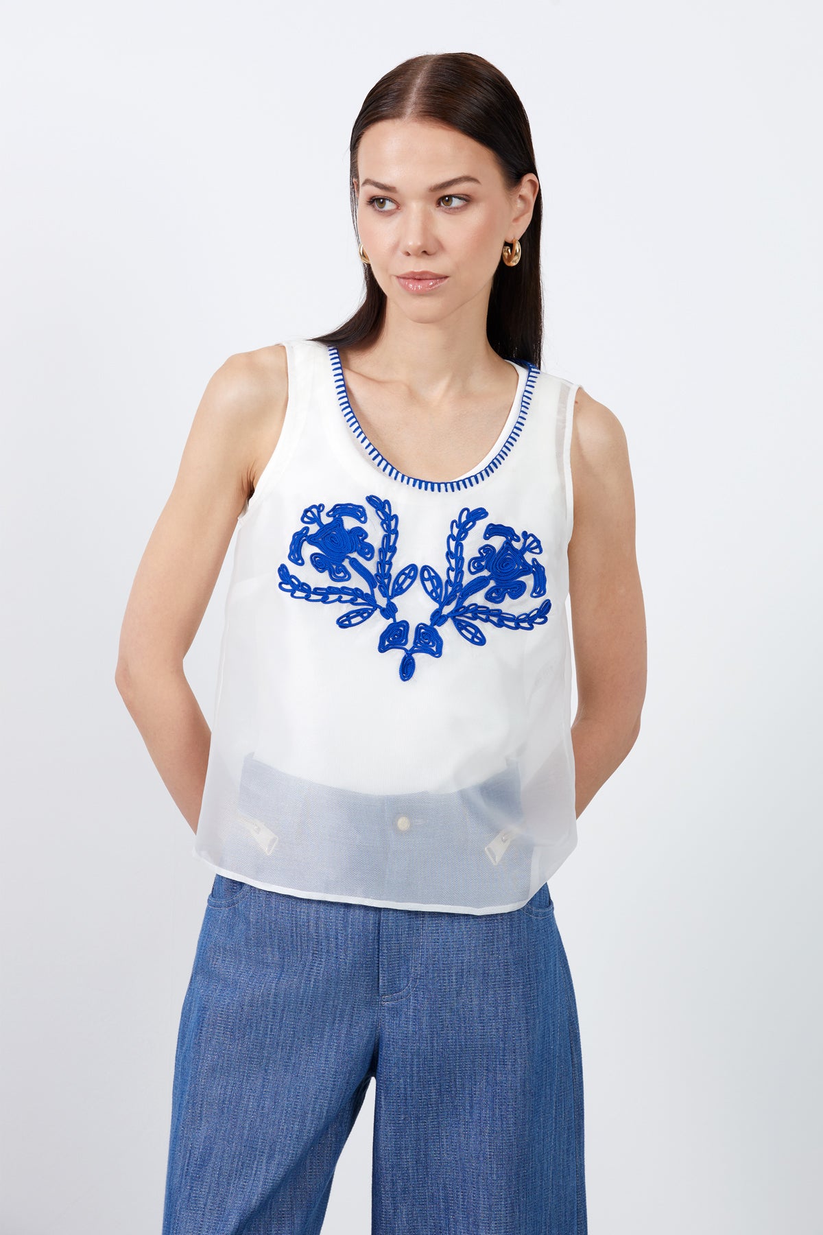 Önü Nakışlı Üst Beden Çıkarılabilir Transparan Bluz