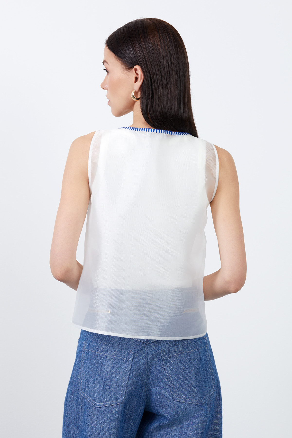 Önü Nakışlı Üst Beden Çıkarılabilir Transparan Bluz