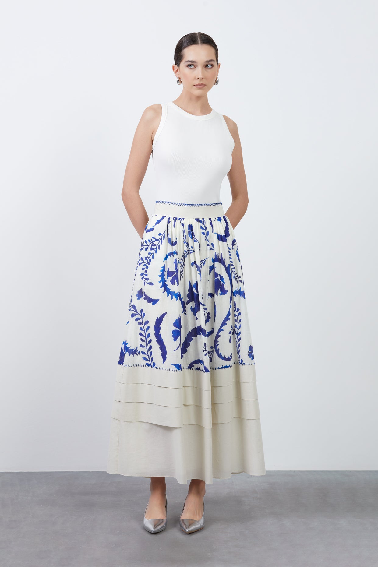 Kemeri Dikiş Detaylı Üst Beden Desenli Uzun Etek