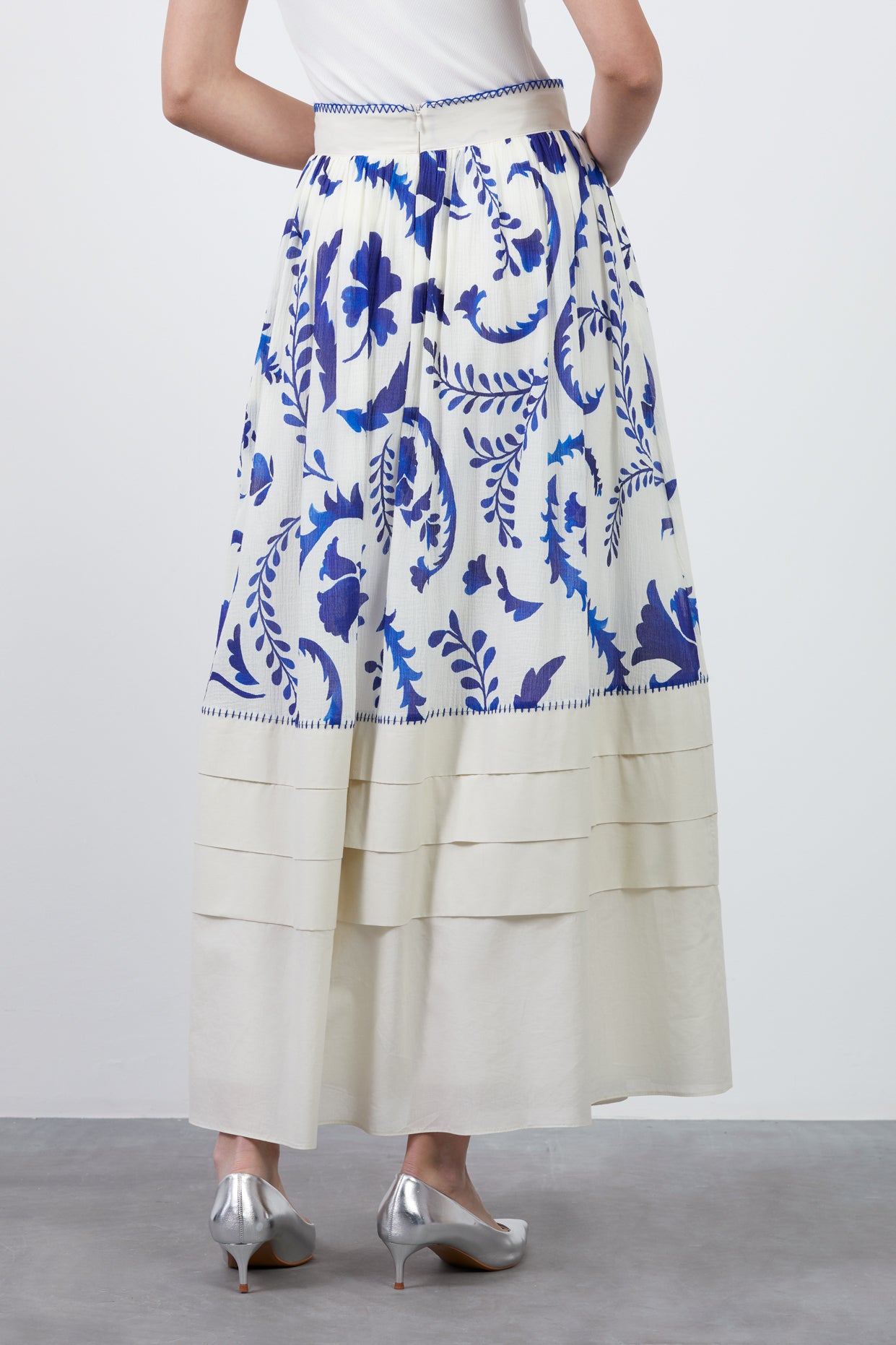 Kemeri Dikiş Detaylı Üst Beden Desenli Uzun Etek