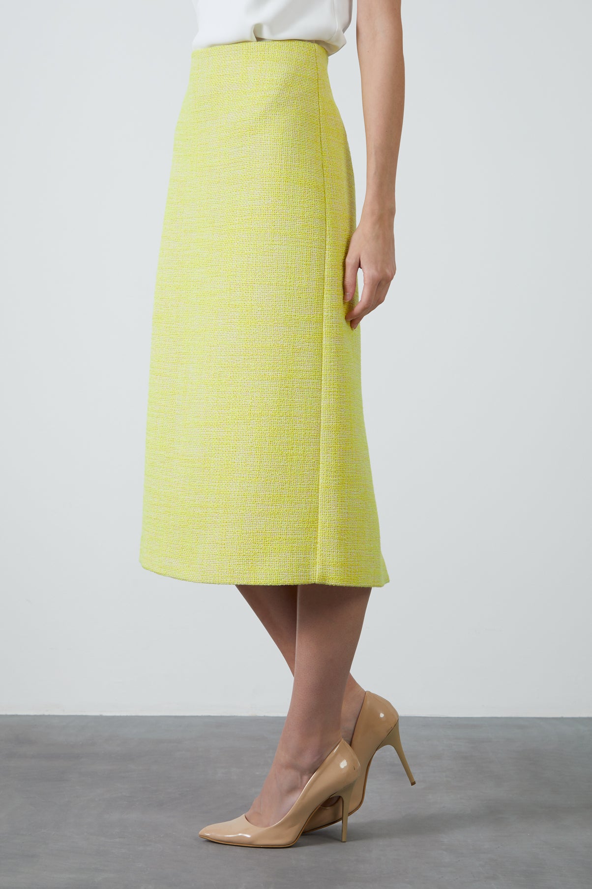 Arkası Yırtmaçlı Midi Tüvit Kumaş Etek