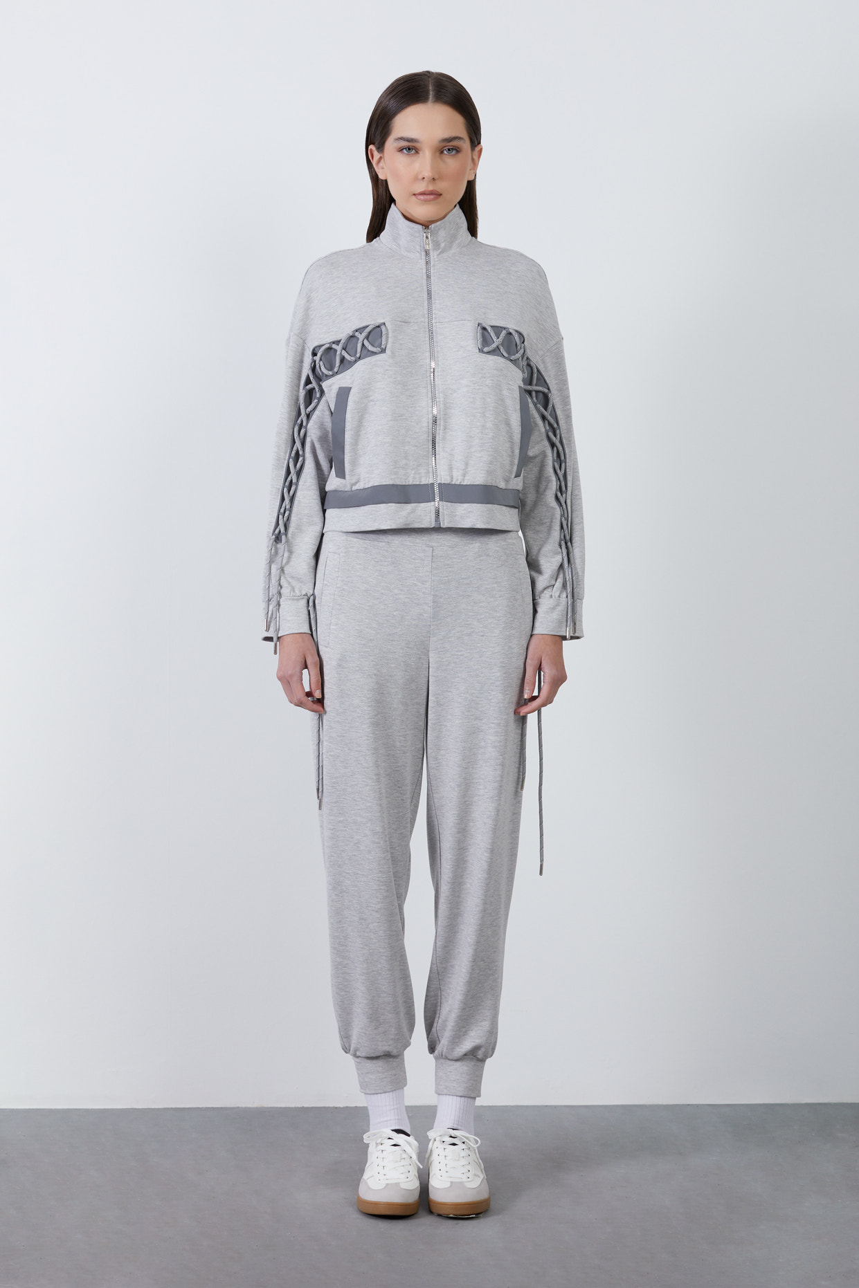 Kordon Detaylı Fermuarlı Ceket