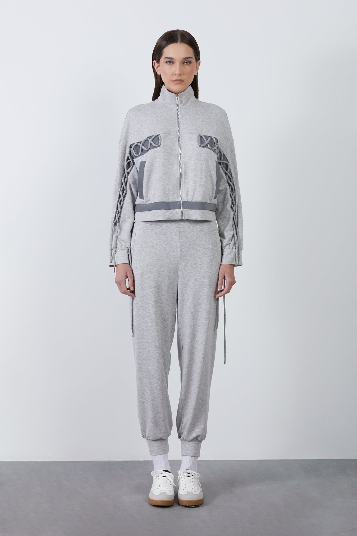 Kordon Detaylı Fermuarlı Ceket