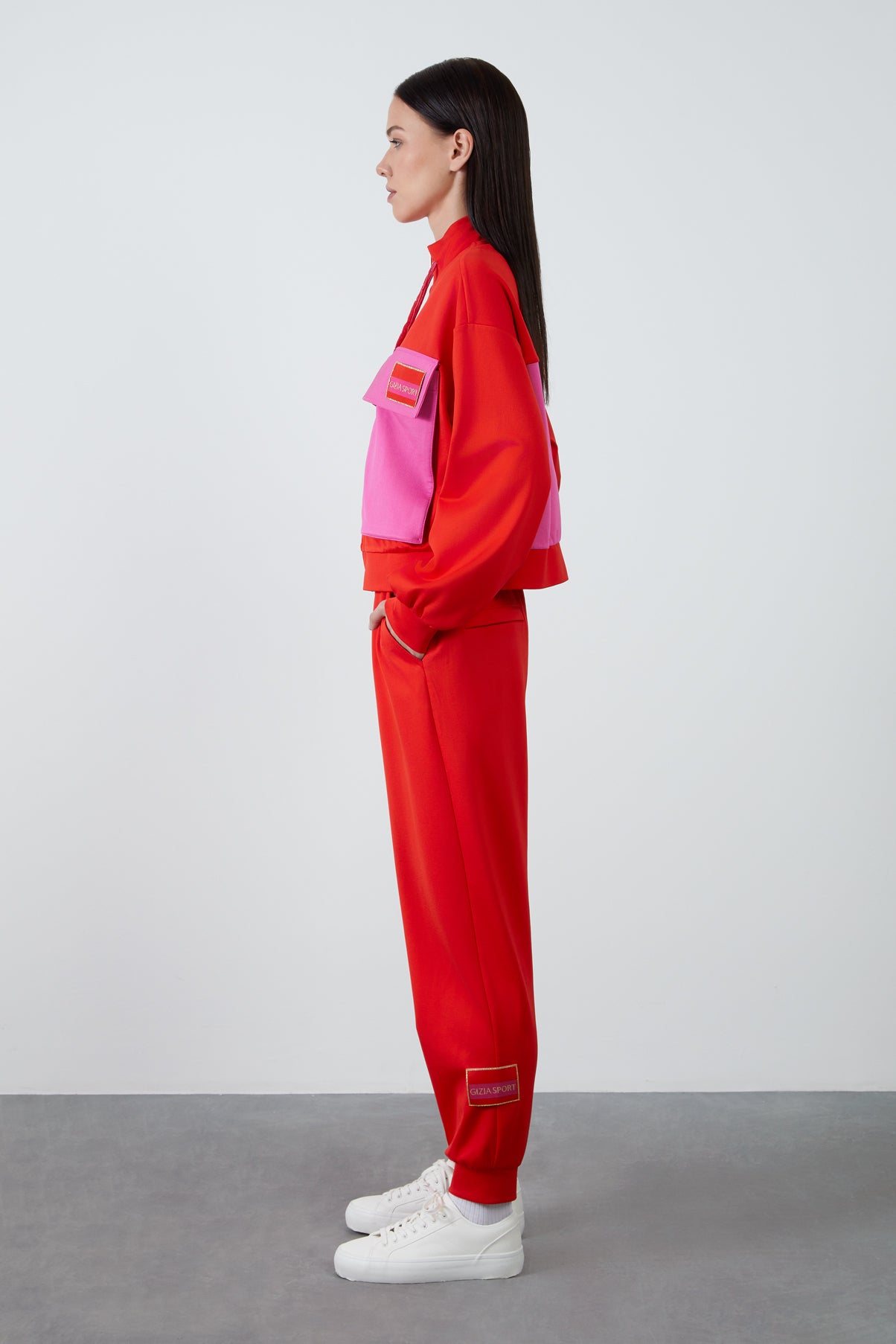 Etiket Detaylı Bağcıklı Geniş Cepli Eşofman Üstü