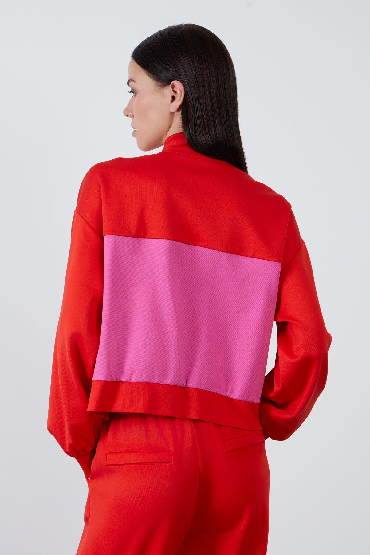 Etiket Detaylı Bağcıklı Geniş Cepli Eşofman Üstü