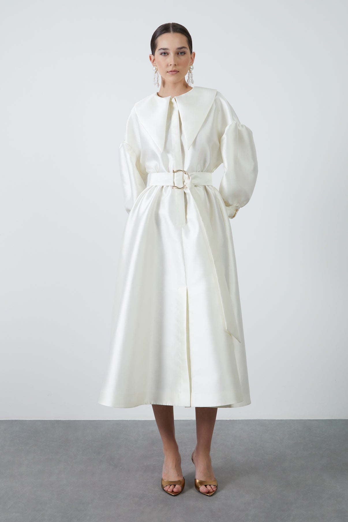 Geniş Yakalı Seyyar Kuşaklı Midi Elbise