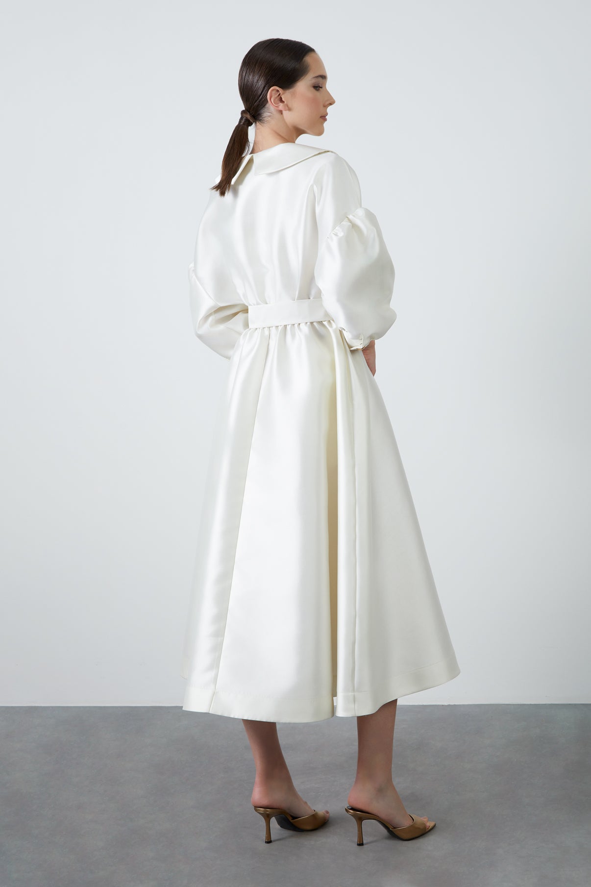 Geniş Yakalı Seyyar Kuşaklı Midi Elbise