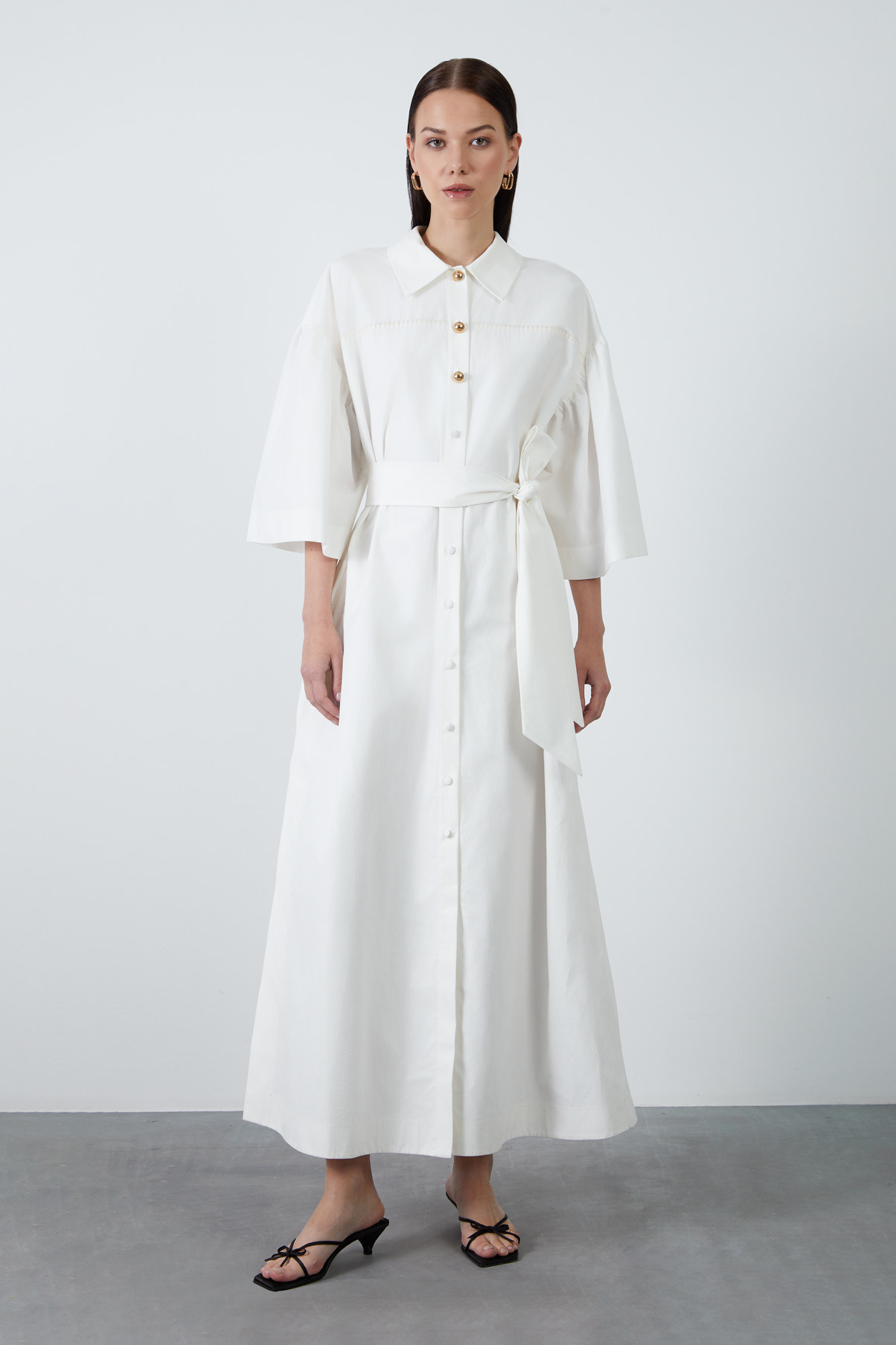 Düğmedetaylı Kuşaklı Poplin Maxi Elbise