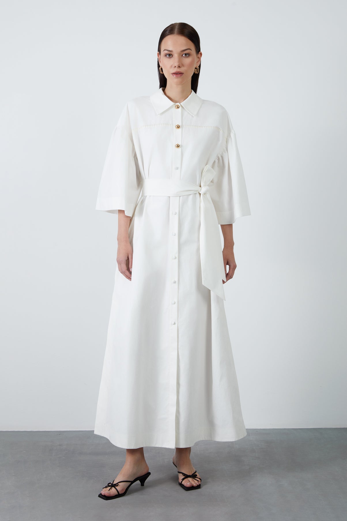 Düğmedetaylı Kuşaklı Poplin Maxi Elbise