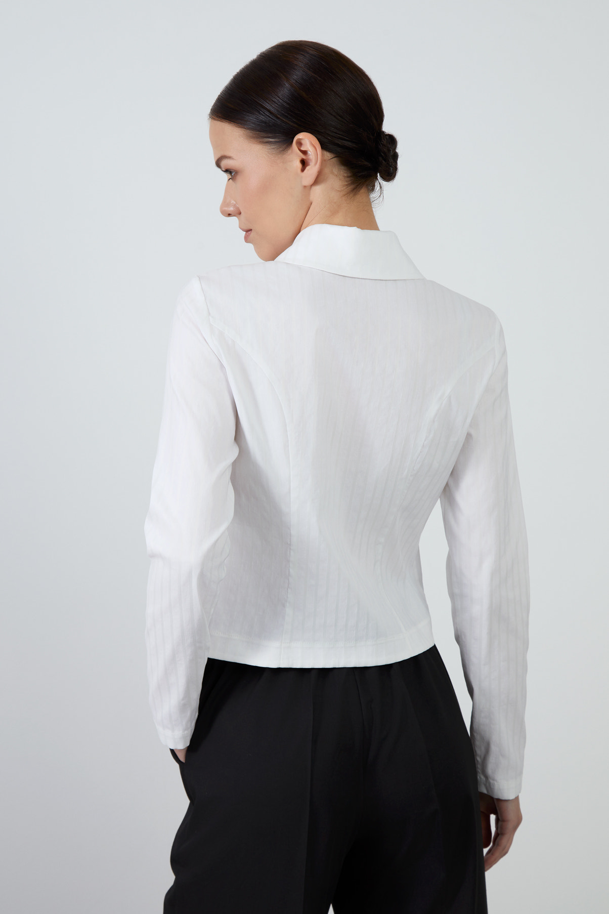 Ön Pat Yırtmaçlı Bele Oturan Kendinden Çizgili Gömlek