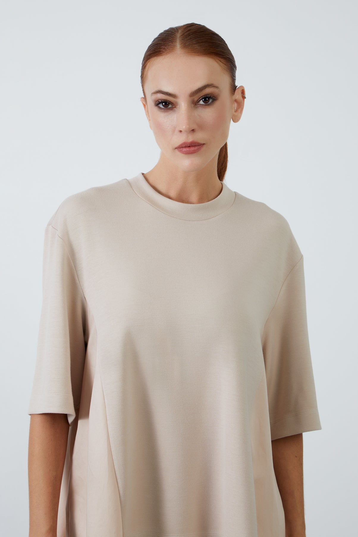 Etek Ucu Asimetrik Yarım Kollu Örme T-Shirt