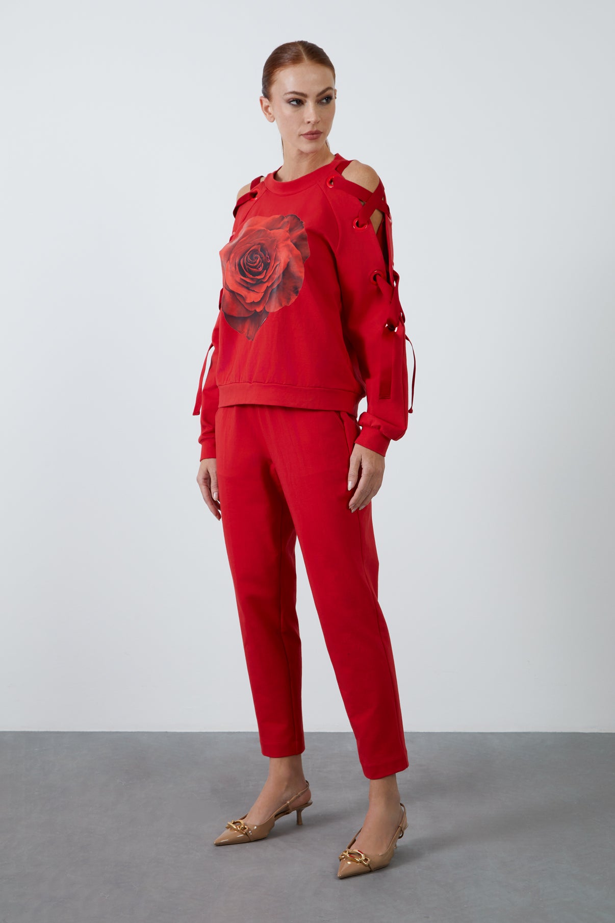 Gül Baskılı Kol Havuç Pantolonlu Eşofman Takımı