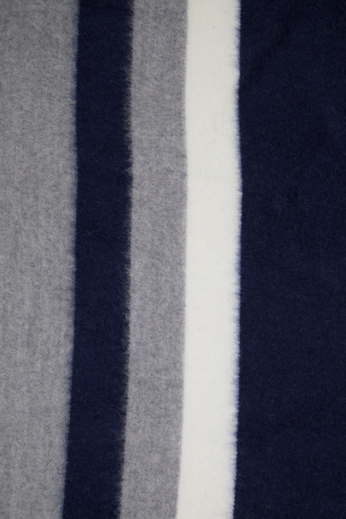 Püskül Detaylı Çizgi Desenli Şal