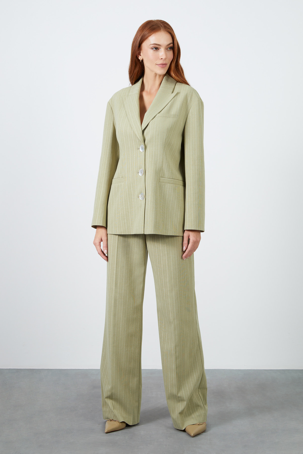 Sırtı Pencereli Ceket Ve Bol Pantolonlu Açık Haki Takım