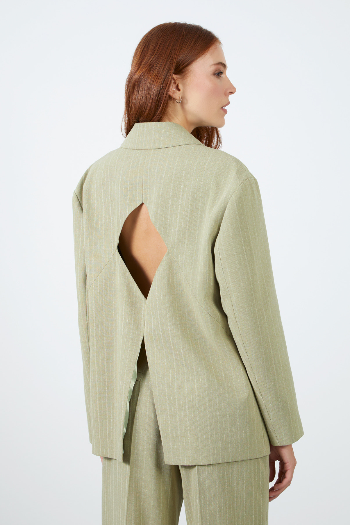 Sırtı Pencereli Ceket Ve Bol Pantolonlu Açık Haki Takım