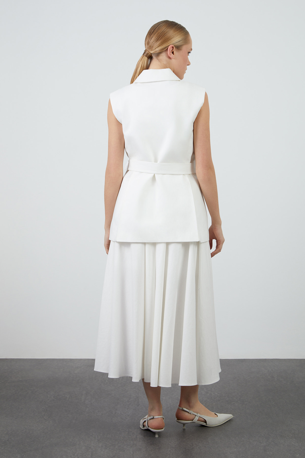 Kol Ucu Dantel Detaylı Seyyar Kuşaklı Yelek