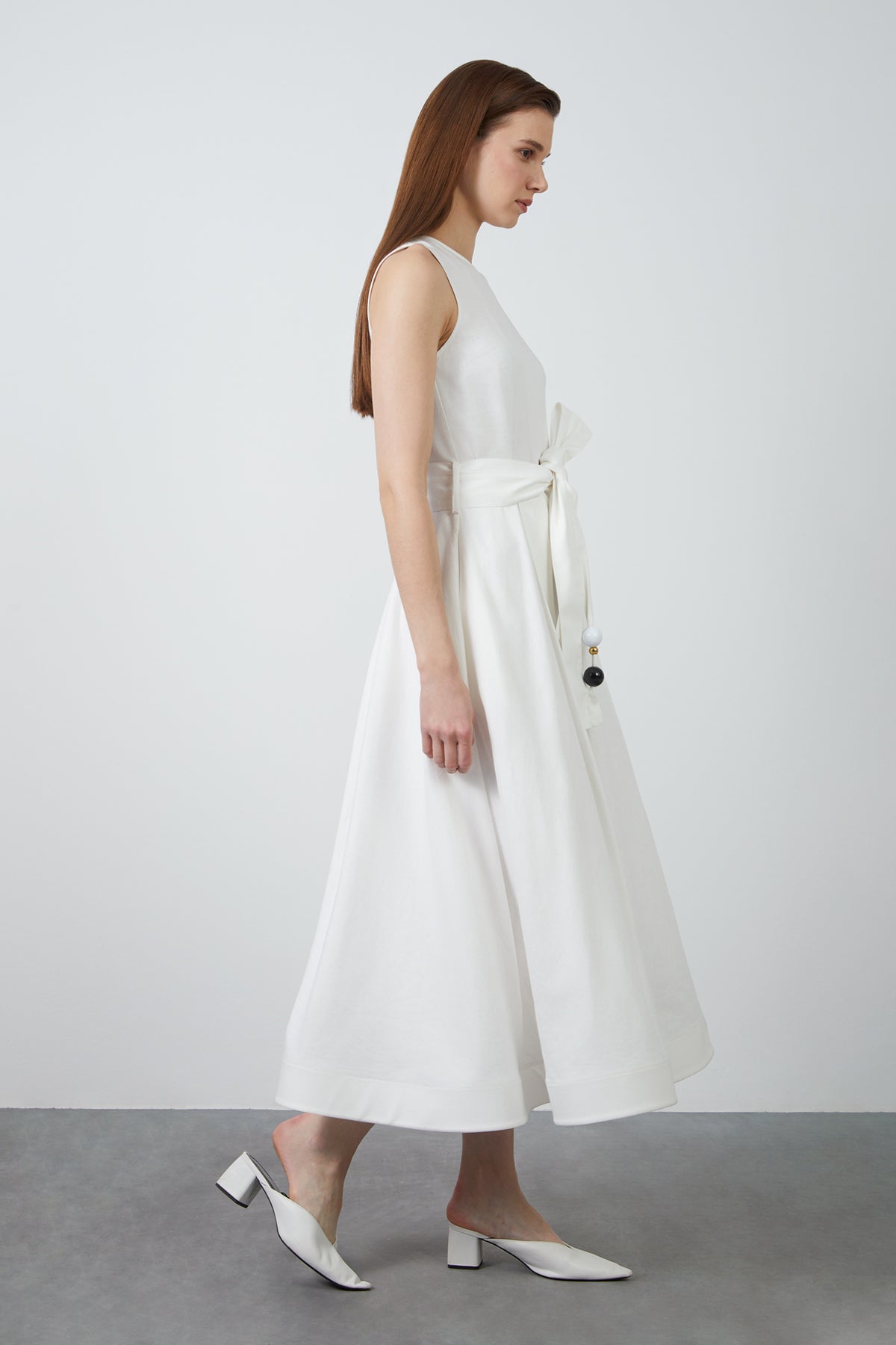 Kuşak Detaylı Uzun Sıfır Kol Elbise