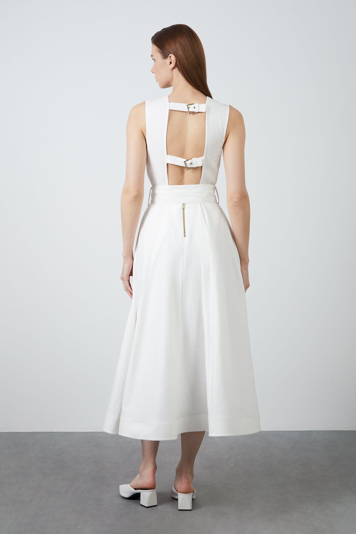 Kuşak Detaylı Uzun Sıfır Kol Elbise