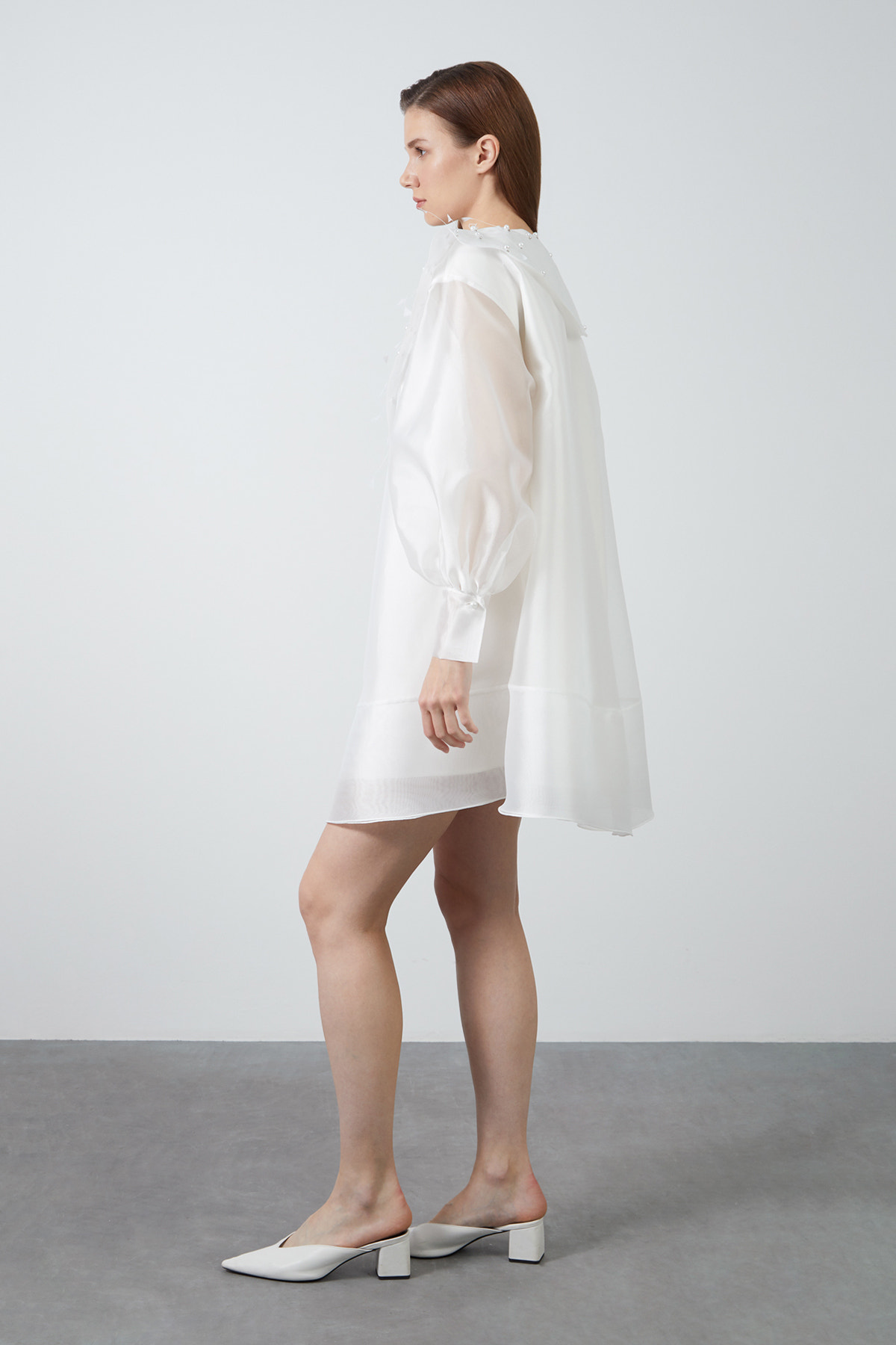 Kolları Tül Önü İşlemeli Ekru Kloş Mini Elbise