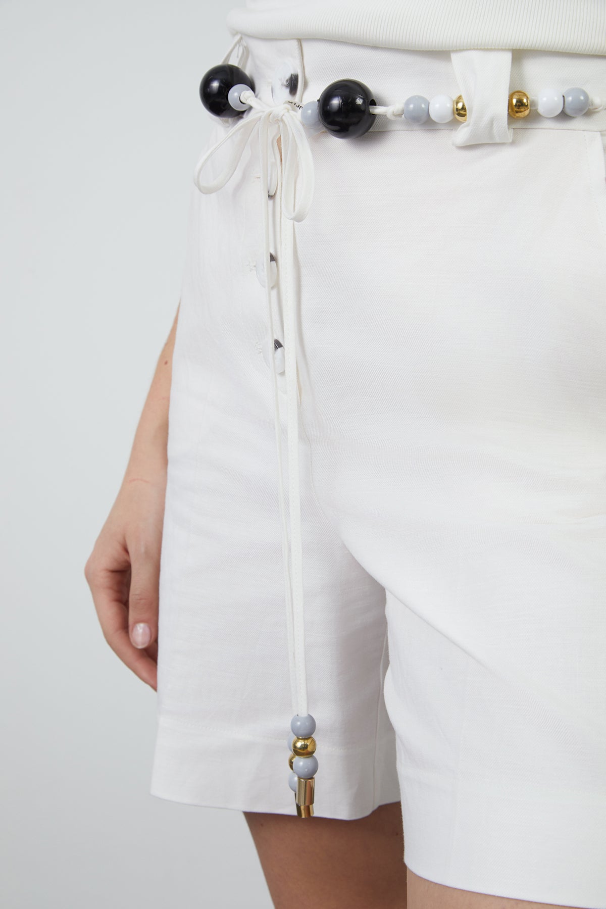 Boncuklu Kordon Detaylı Keten Şort