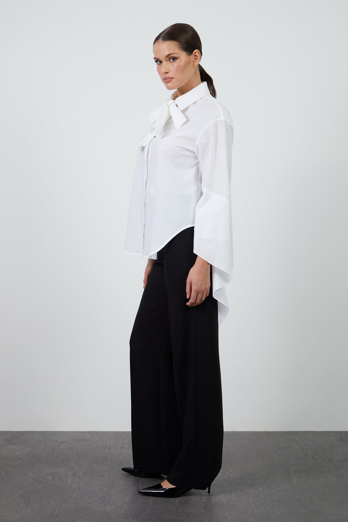 Boyundan Bağlamalı Volan Kollu Gömlek