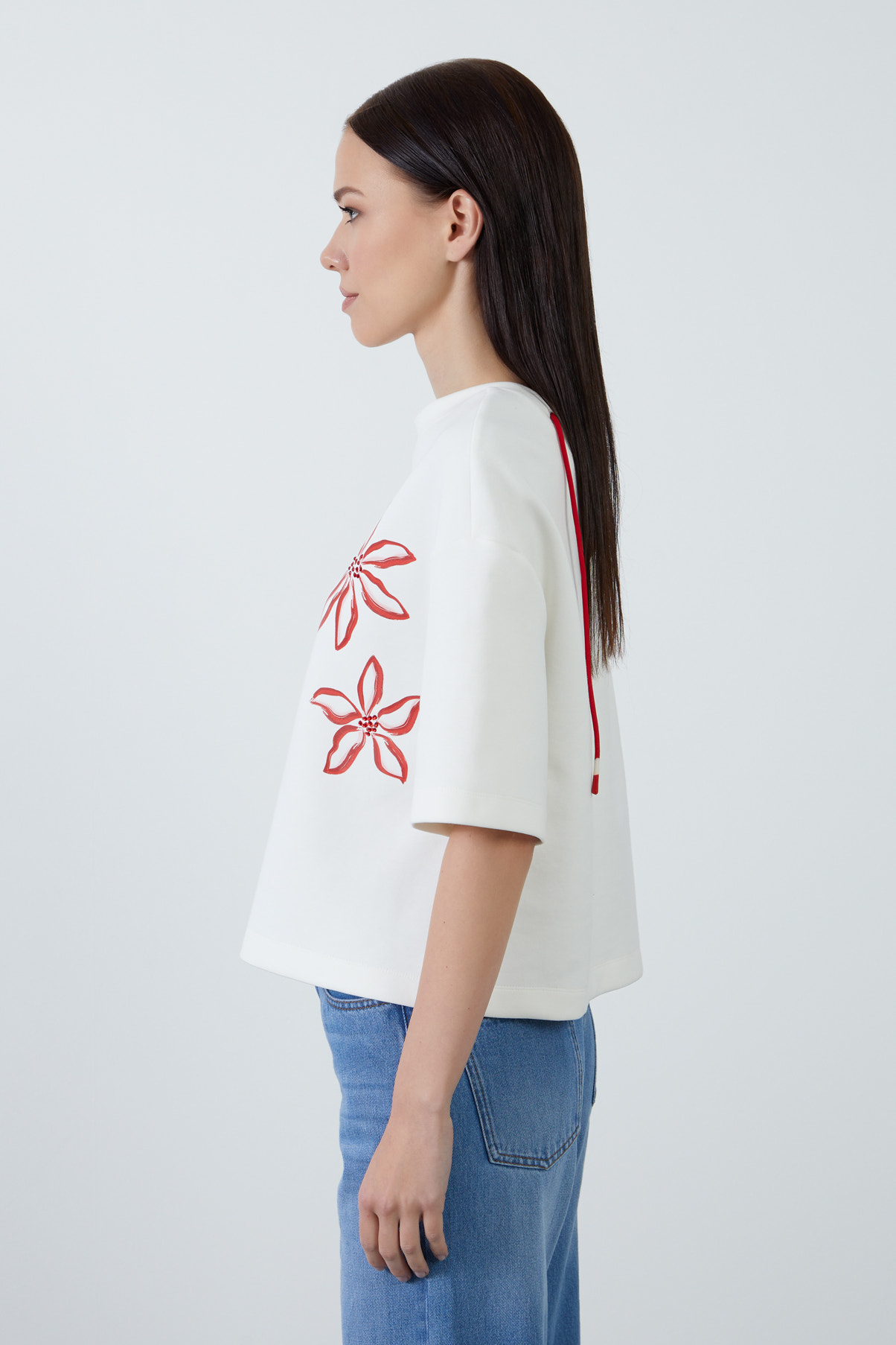 Çiçek Baskılı Yapıştırmalı Örme T-shirt