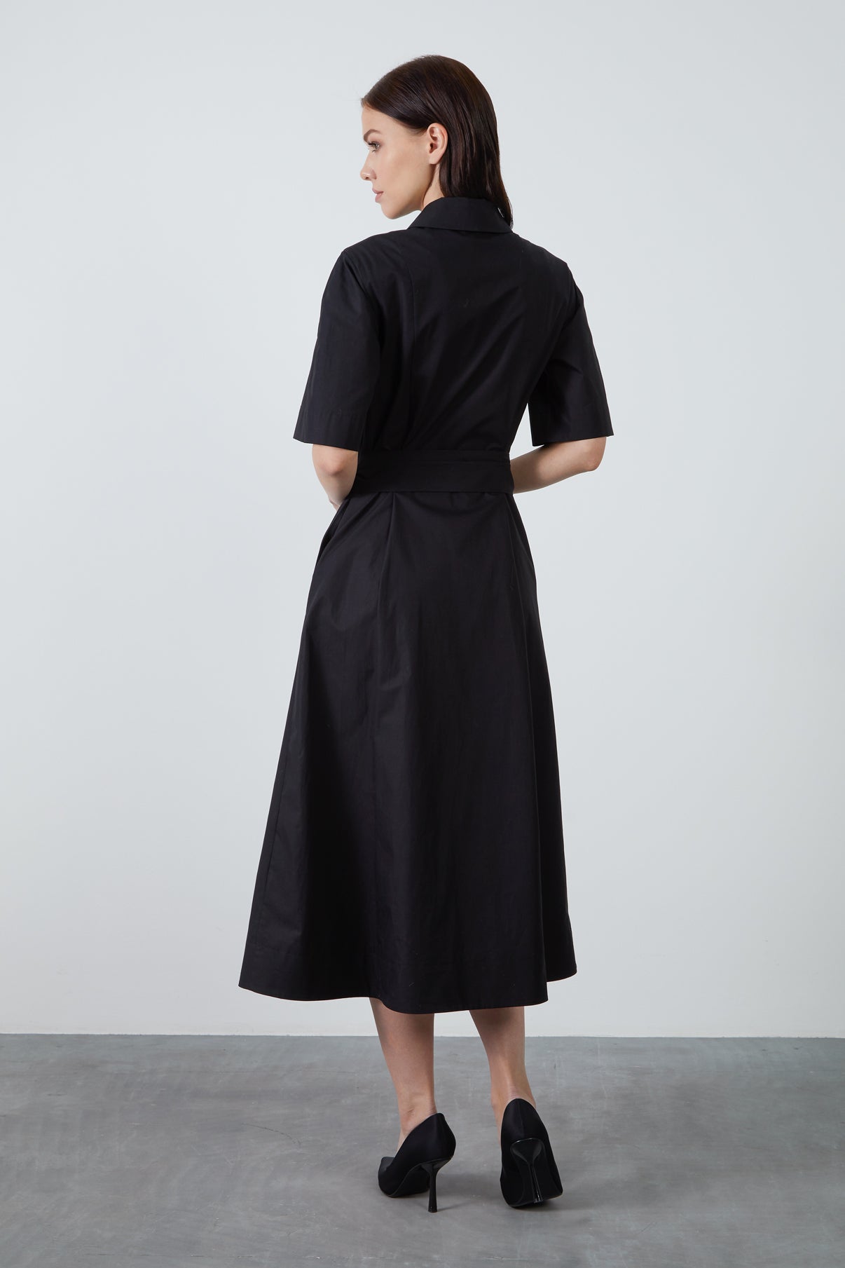 Boncuklu Kuşak Detaylı Kemik Düğmeli Uzun Elbise