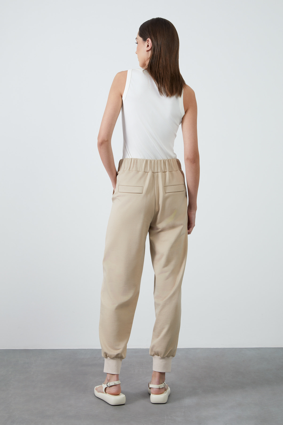 Nakış Detaylı Paçası Bantlı Eşofman Altı