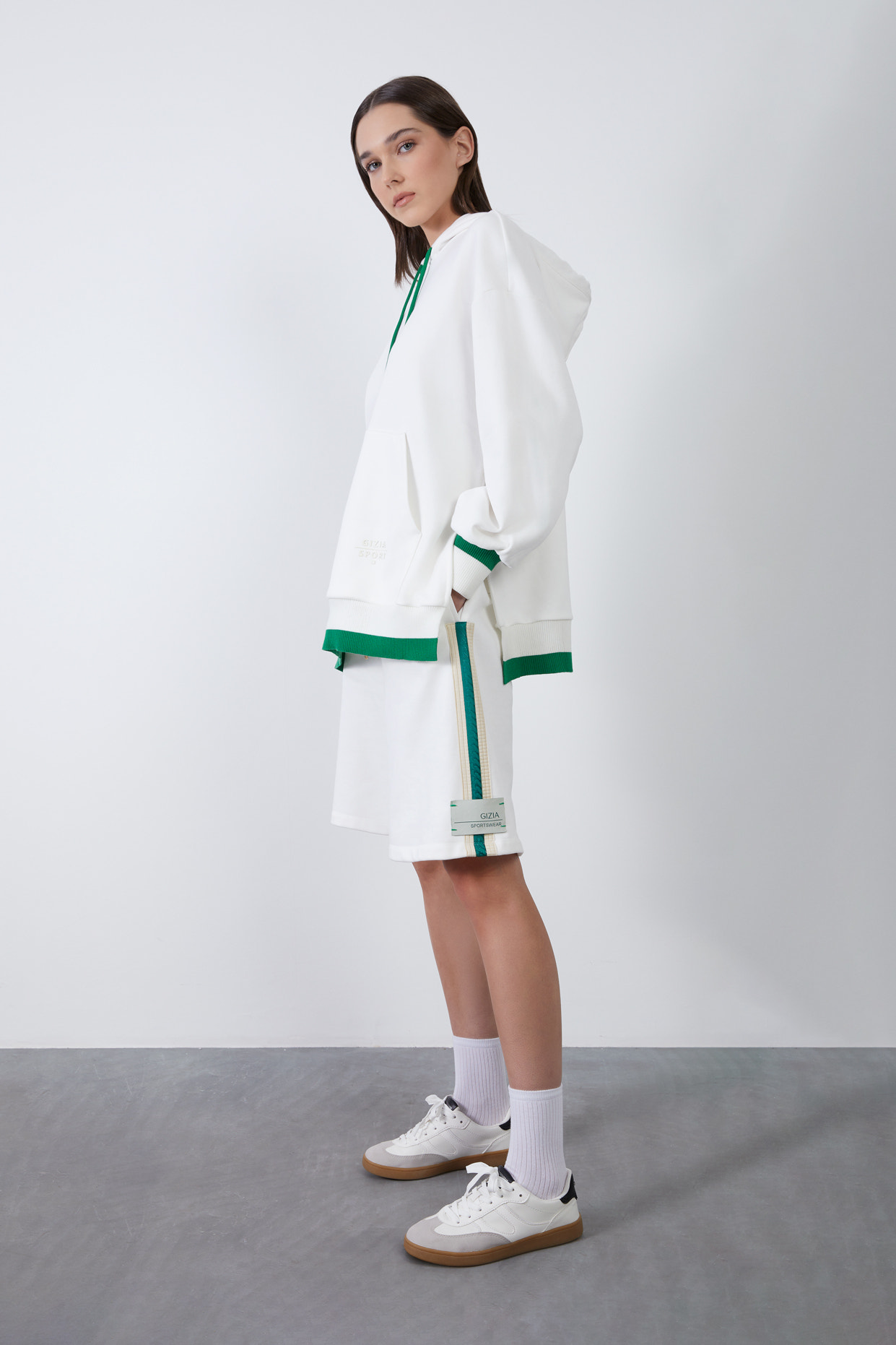 Kapüşon Yakalı Uzun Kollu Sweatshirt