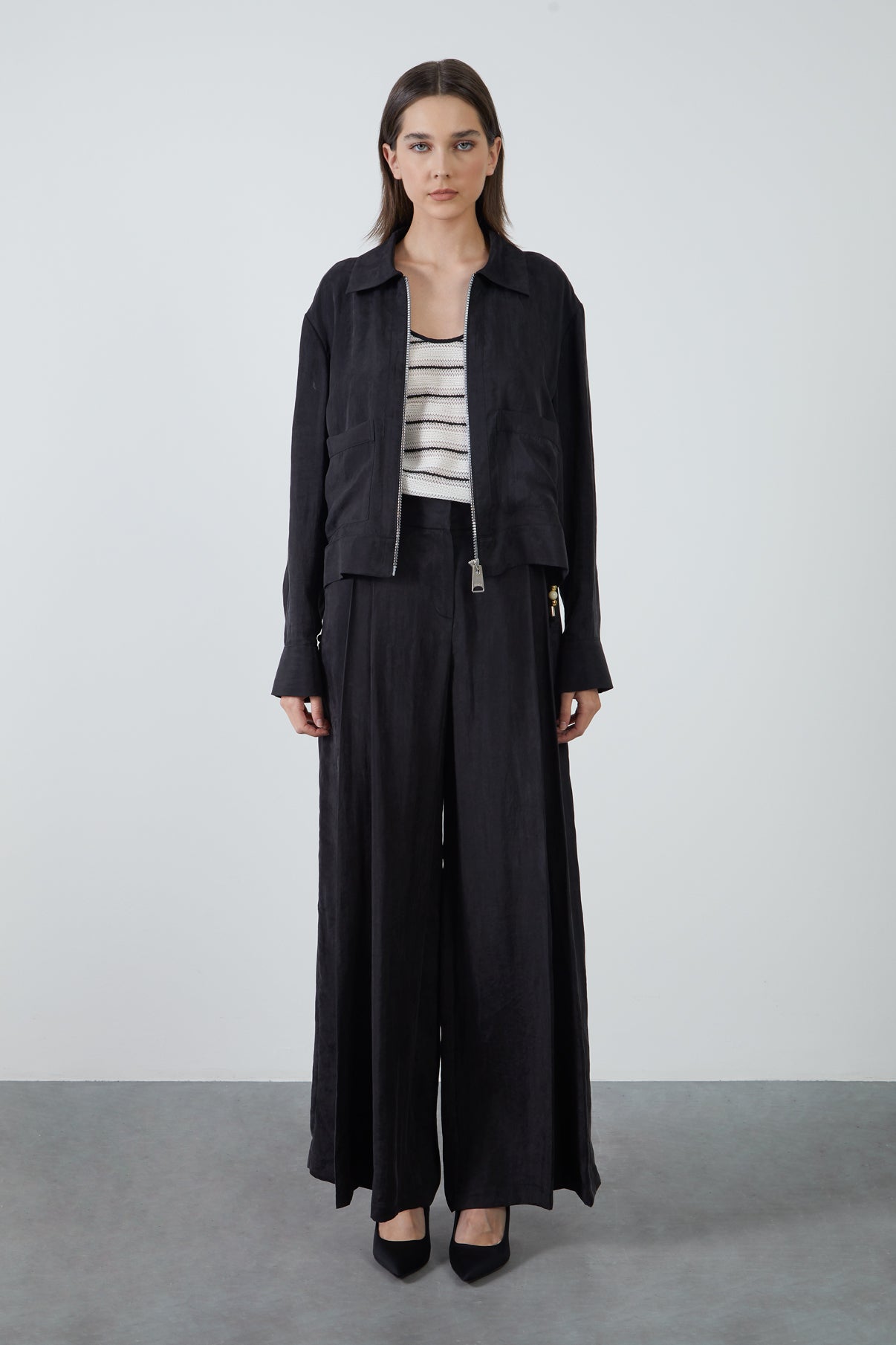 Önü Fermuarlı Gömlek Yaka Ceket