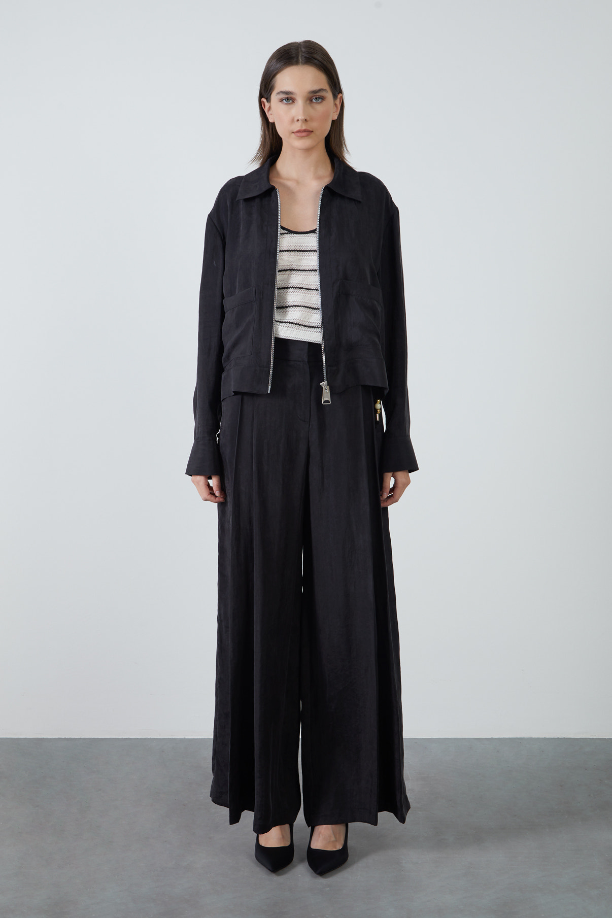 Önü Fermuarlı Gömlek Yaka Ceket