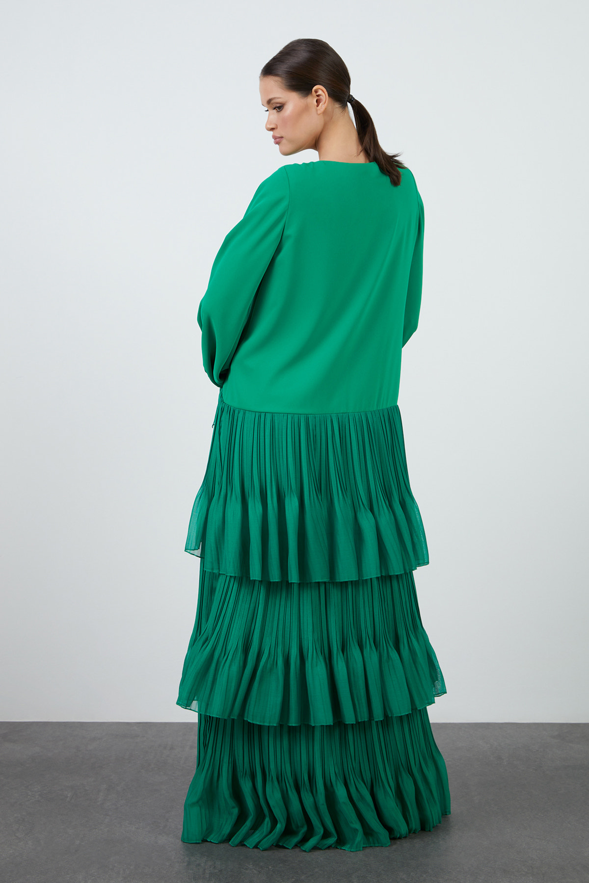 Düğme Detaylı Etekucu Piliseli Uzun Elbise