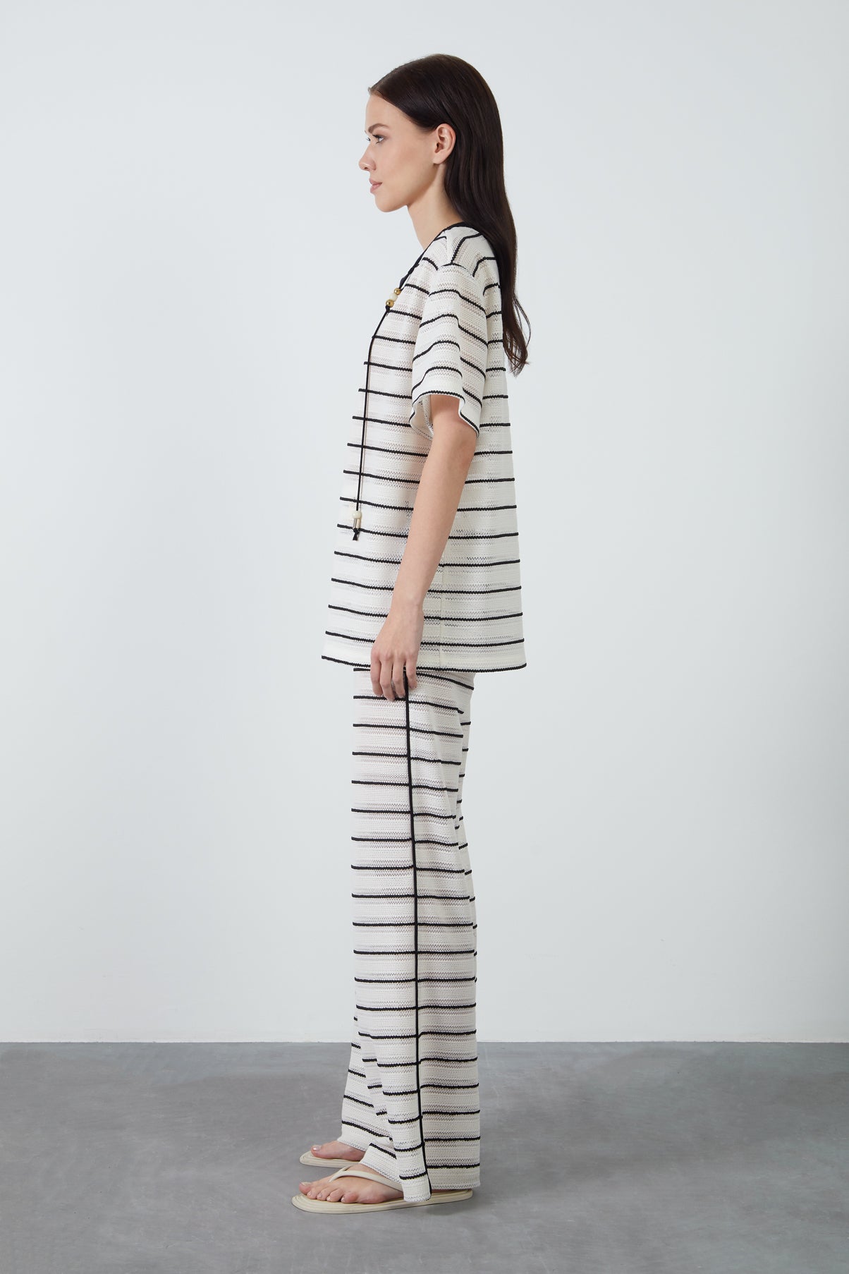 Boyundan Bağcık Aksesuarlı Bluz