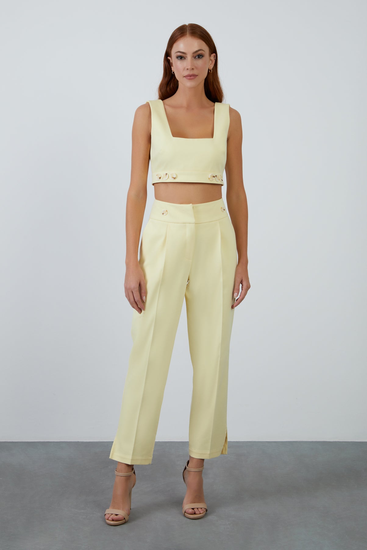 İşlemeli Paçası Yırtmaçlı Pantolon