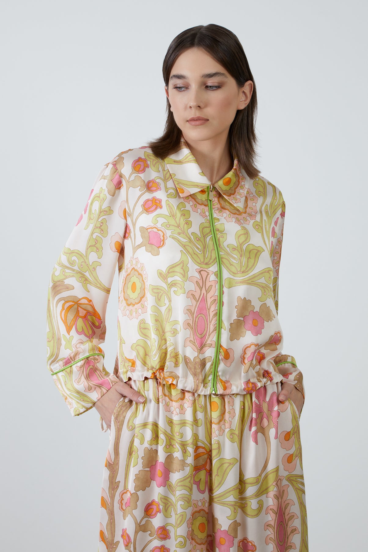 Önü Fermuarlı Desenli Renkli Ceket