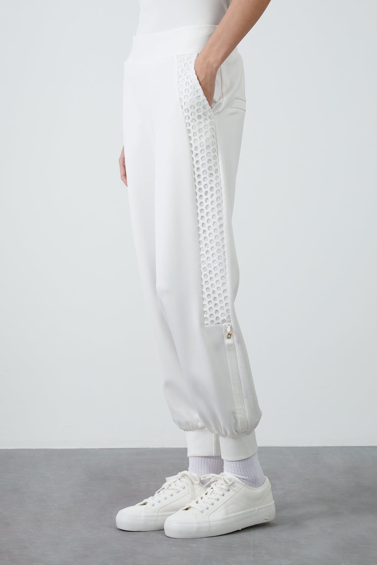 Yanları File Detaylı Paça Bantlı Eşofman