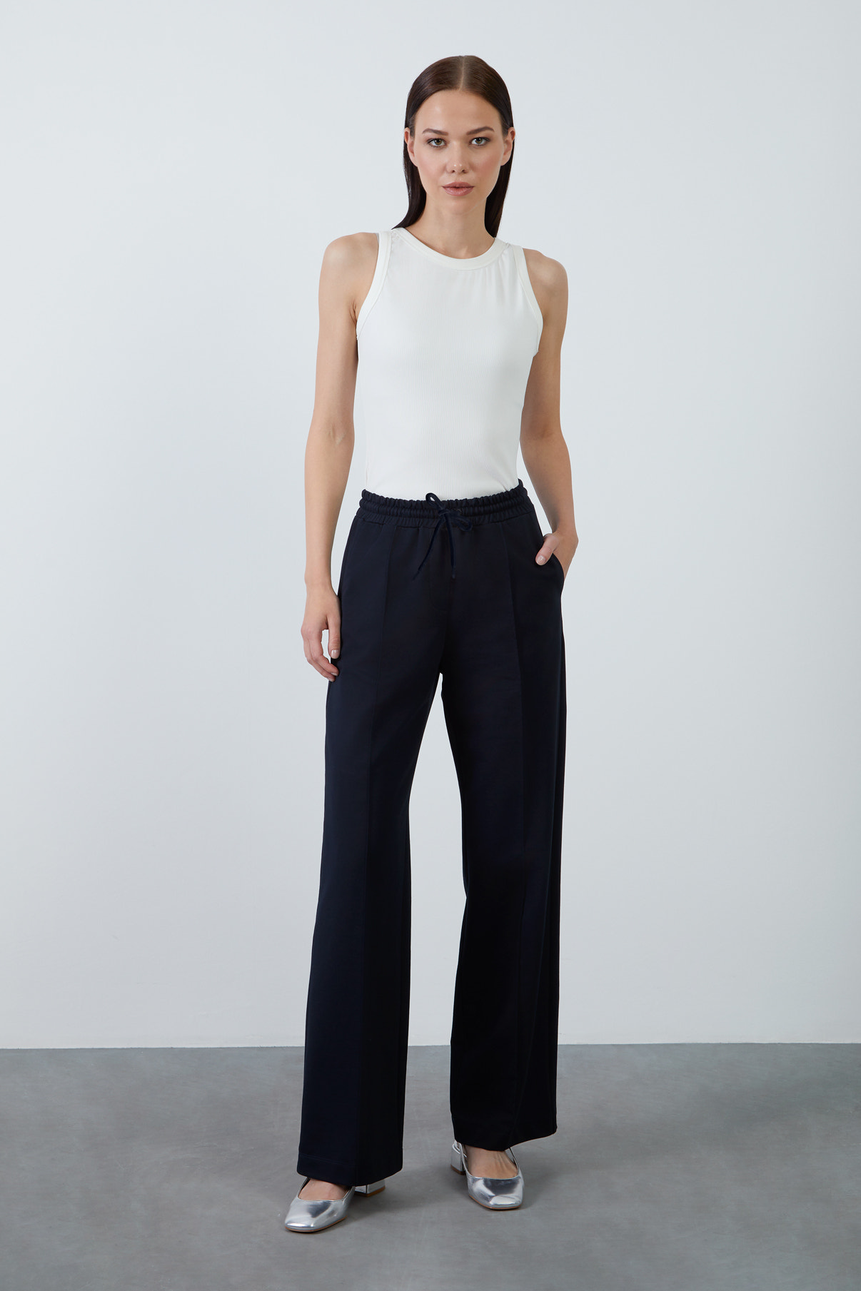 Beli Kordon Ve Lastikli Eşofman Altı