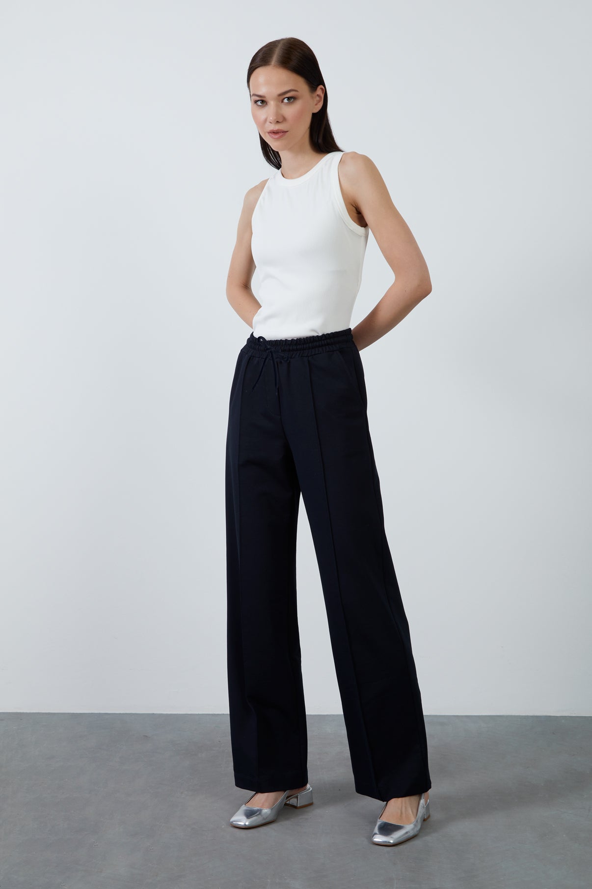 Beli Kordon Ve Lastikli Eşofman