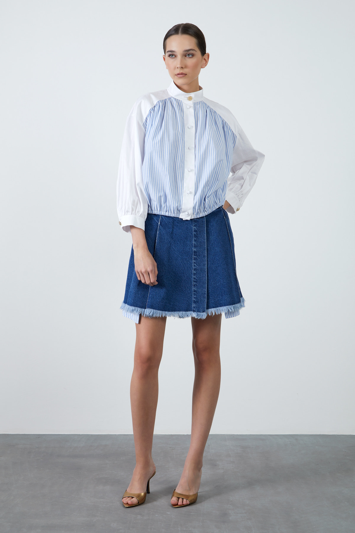 Düğme Detaylı Dik Yaka Poplin Gömlek