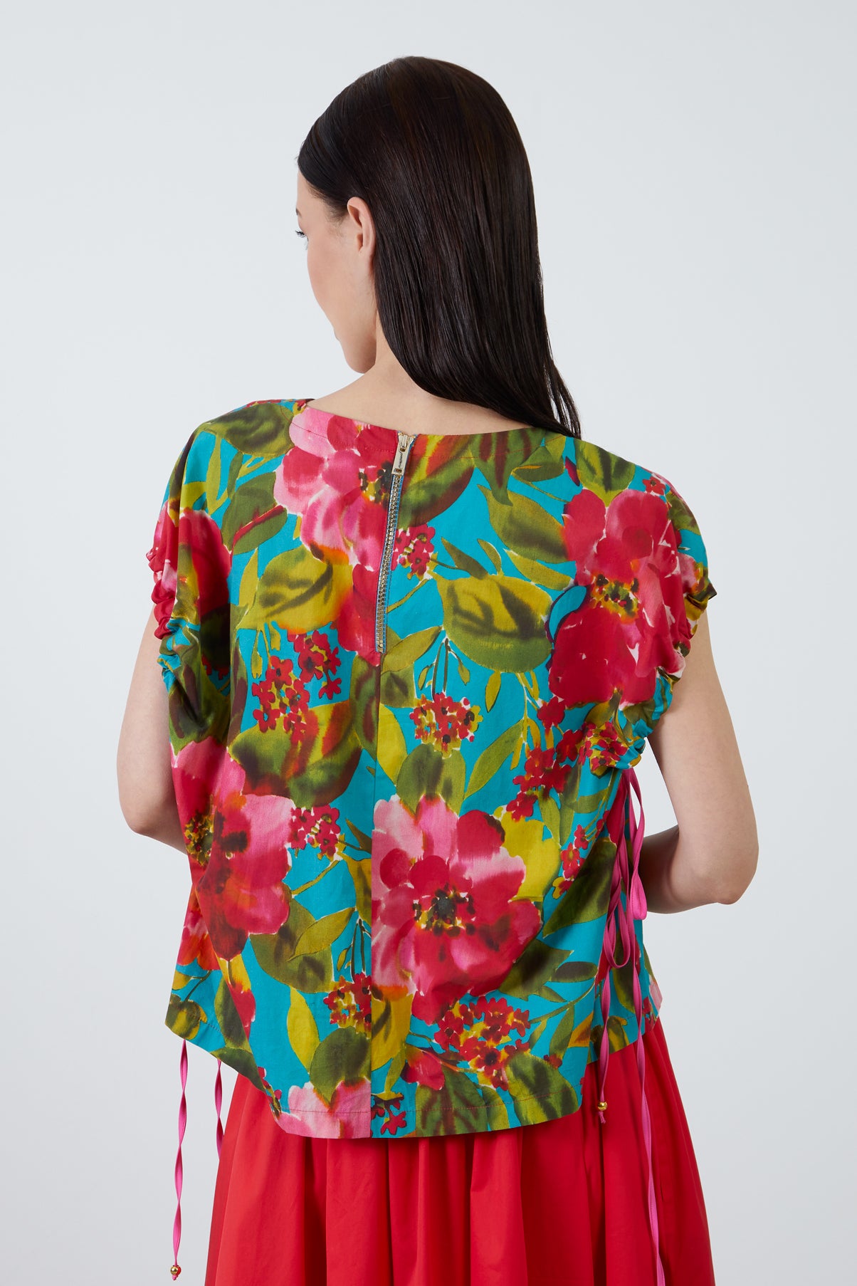 Kol Bağlama Detaylı Arkası Fermuarlı T-Shirt